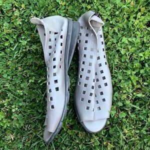 Arche Metallic Gray Leather Cutout Flats Peep Toe Drick Shoes.42/11